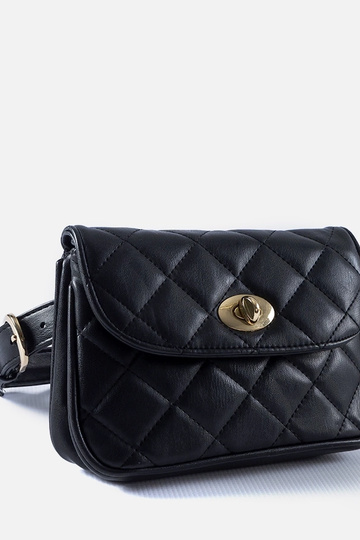 Pochette matelassée noire...