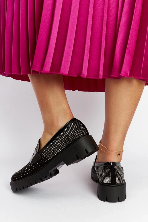 Mocassins noirs décorés de strass... Mocassins noirs décorés de strass...