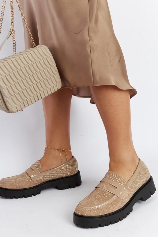 Mocassins beiges ornés de zirconiums...