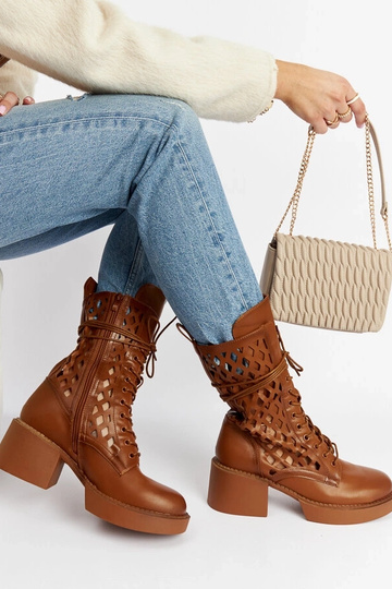 Bottes à talons hauts...