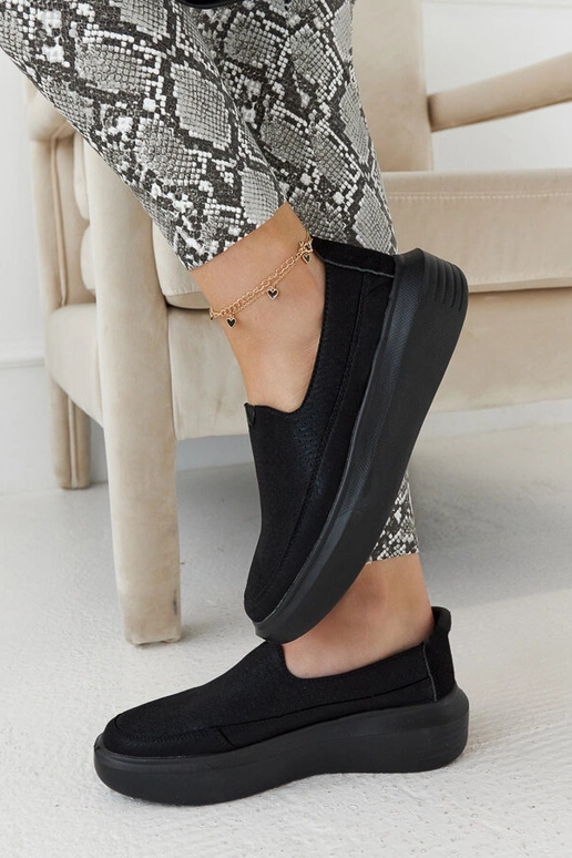 Chaussures femme noires ajourées, à... Chaussures femme noires ajourées, à...