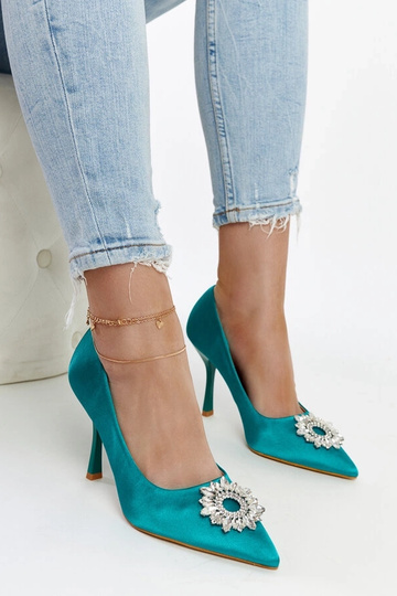 Escarpins verts satinés...