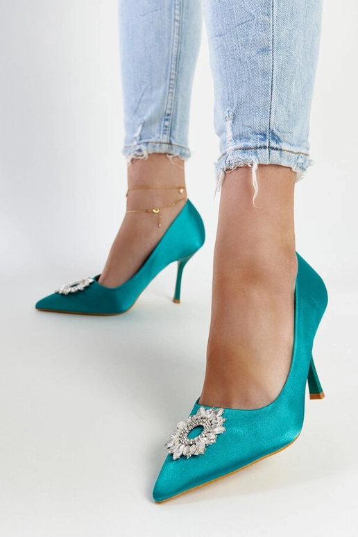 Escarpins verts satinés avec zircons... Escarpins verts satinés avec zircons...