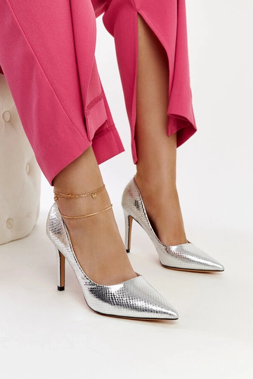 Escarpins laqués argentés...
