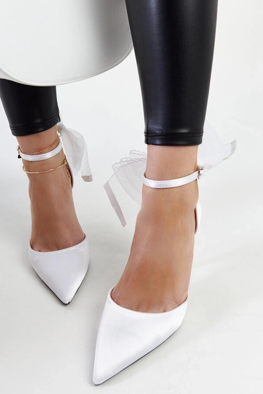 Escarpins blancs avec un nœud Ilaysa Escarpins blancs avec un nœud Ilaysa
