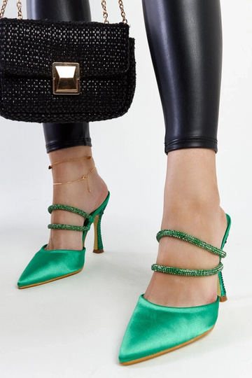 Mules à talons hauts...