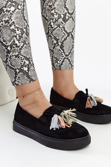 Bottines noires à pompons...