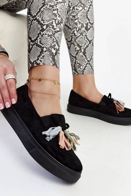 Bottines noires à pompons colorés... Bottines noires à pompons colorés...