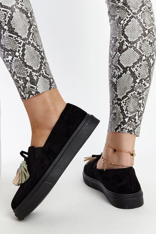 Bottines noires à pompons colorés... Bottines noires à pompons colorés...