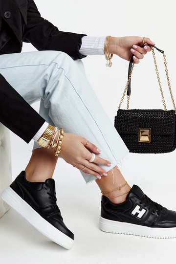 Baskets noires sur une plateforme blanche Mentha