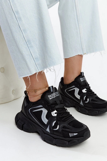 Baskets noires avec une semelle Jacobine massive