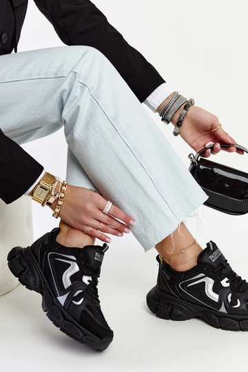 Baskets noires avec une semelle Jacobine massive 2