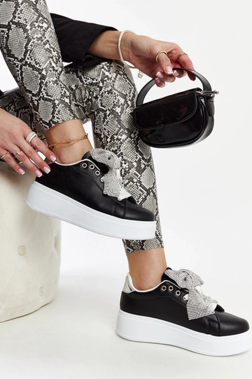 Baskets noires sur une plateforme haute Rensje 2