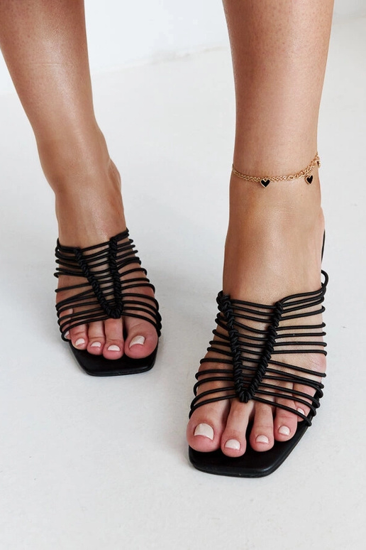 Tongs noires pour femmes à talons... Tongs noires pour femmes à talons...