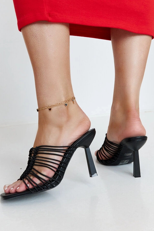 Tongs noires pour femmes à talons... Tongs noires pour femmes à talons...
