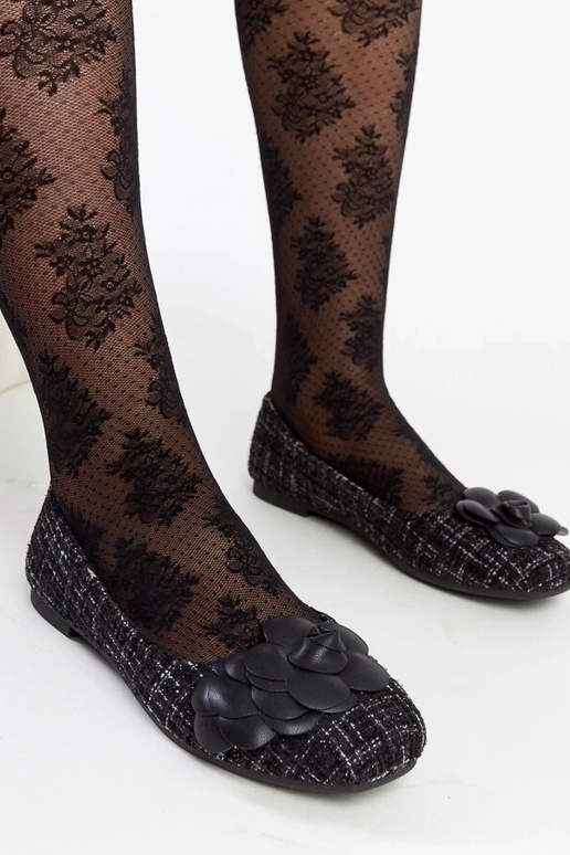 Ballerines noires avec une fleur...