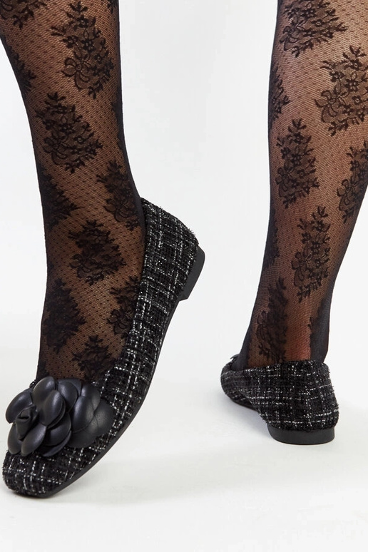 Ballerines noires avec une fleur...