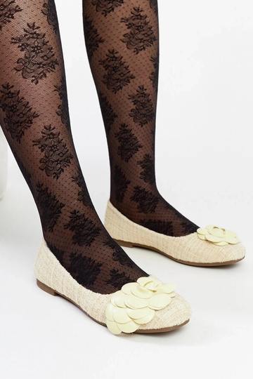 Ballerines jaunes avec une fleur décorative Mateja