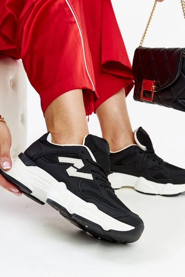 Baskets noires avec une... 2