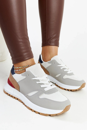 Baskets multicolores sur la...