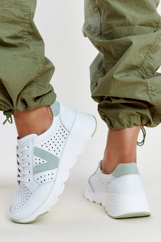 Sneakers blanches en cuir ajourées...