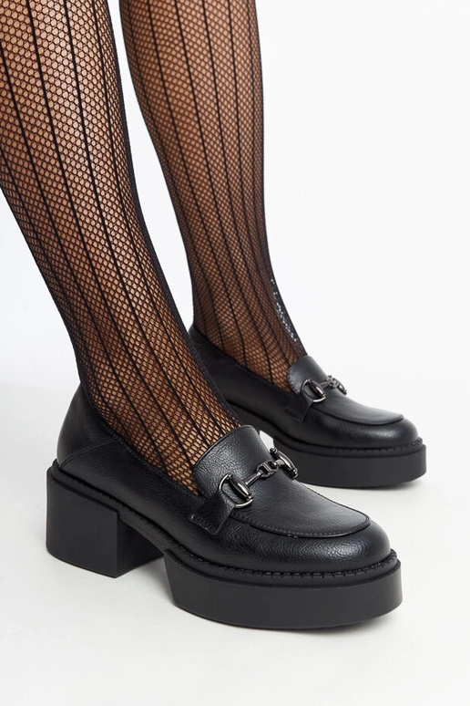 Chaussures à talons hauts en cuir... Chaussures à talons hauts en cuir...