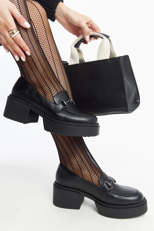 Chaussures à talons hauts en cuir... Chaussures à talons hauts en cuir...