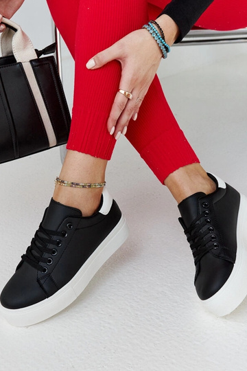 Baskets noires et blanches... 2