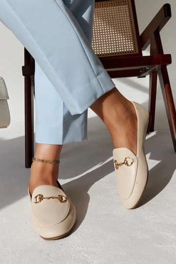 Mocassins beiges à boucle... 2