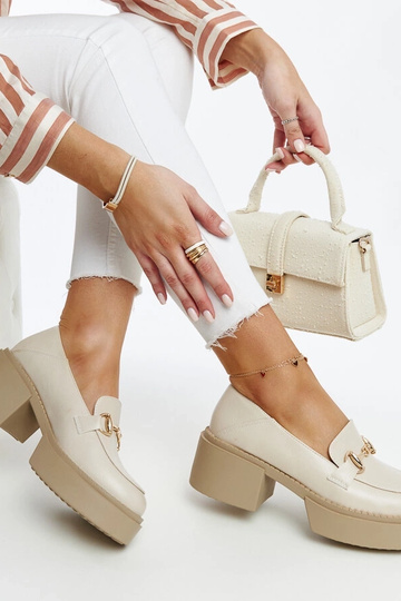 Chaussures à talons hauts en cuir écologique beige Vinceza