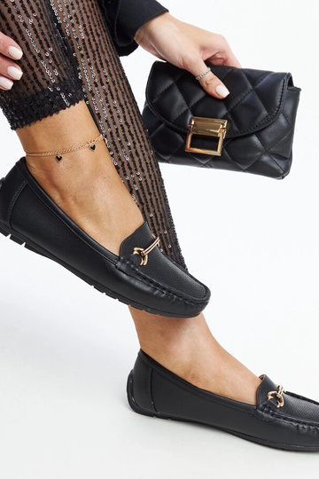 Mocassins noirs à boucle... 2