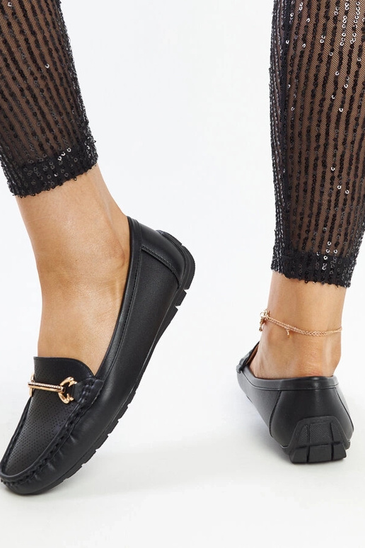 Mocassins noirs à boucle décorative... Mocassins noirs à boucle décorative...