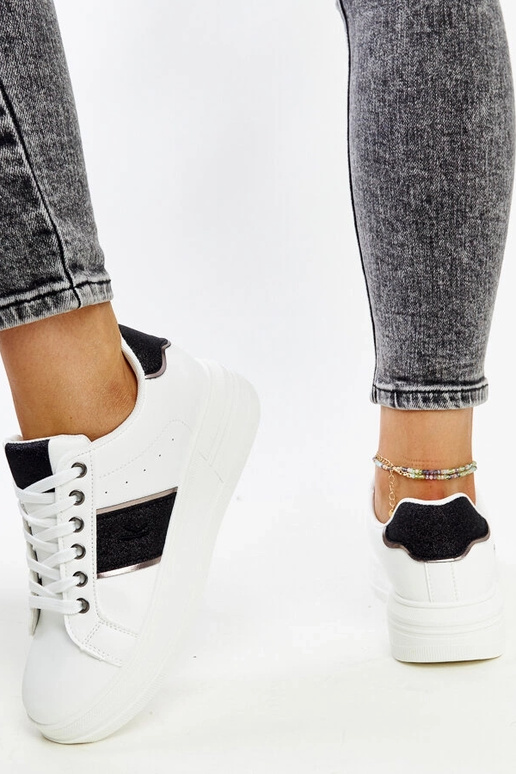 Biało-czarne sneakersy na grubszej...