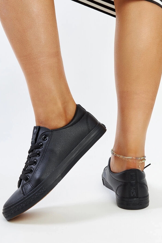 Baskets noires en cuir écologique Luz