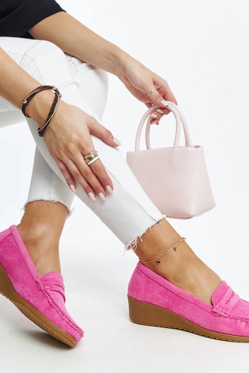 Mocassins compensés en daim...