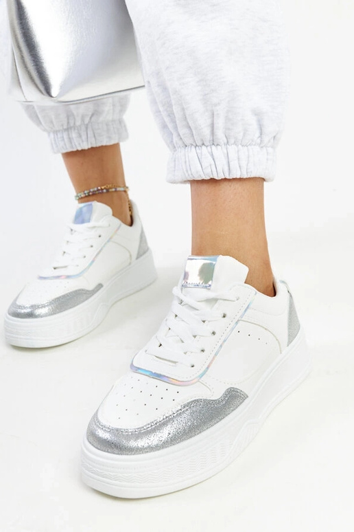 Baskets blanches et argentées avec...