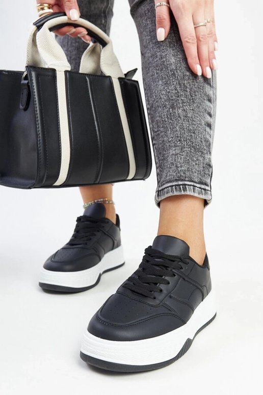 Baskets noires avec une semelle plus...