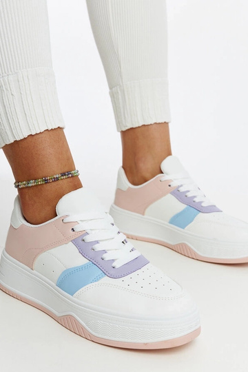 Baskets blanches et roses...