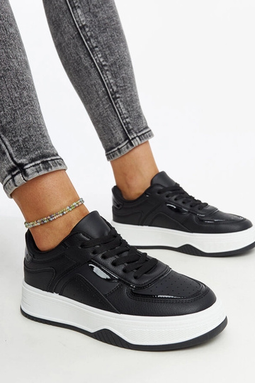 Baskets noires à semelle...