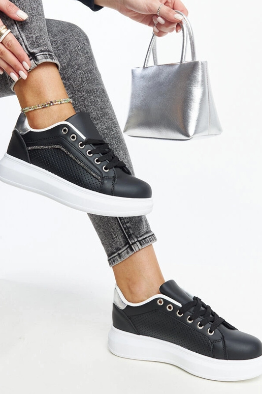 Baskets noires avec strass décoratifs...