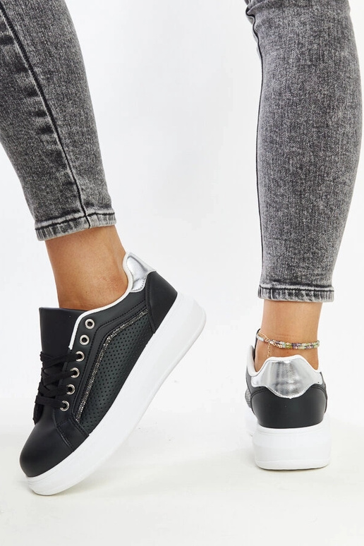 Baskets noires avec strass décoratifs...