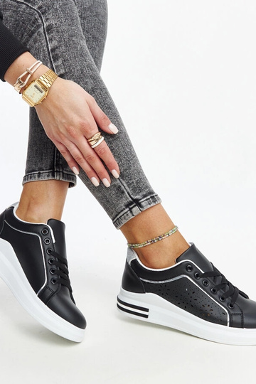 Baskets noires ajourées à... 2