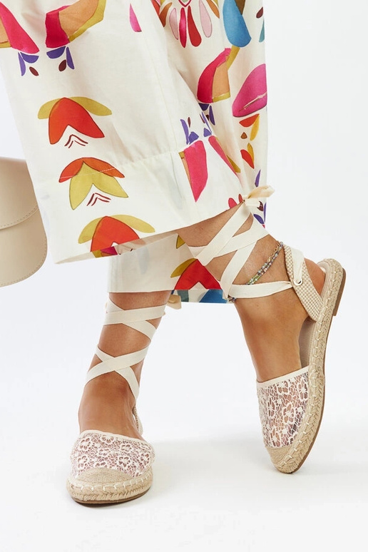 Espadrilles à bout ouvert en dentelle... Espadrilles à bout ouvert en dentelle...