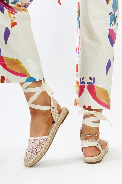 Espadrilles à bout ouvert en dentelle... Espadrilles à bout ouvert en dentelle...
