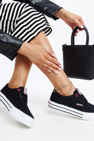 Baskets noires pour femme à semelle épaisse CROSS JEANS