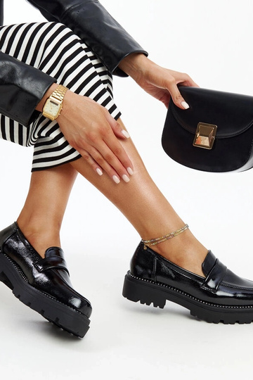 Czarne lakierowane półbuty... 2