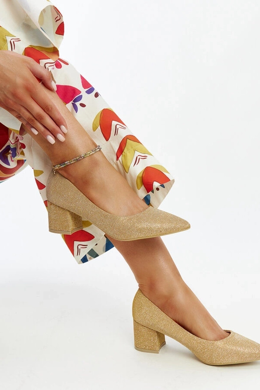 Ballerines à talon dorées et...