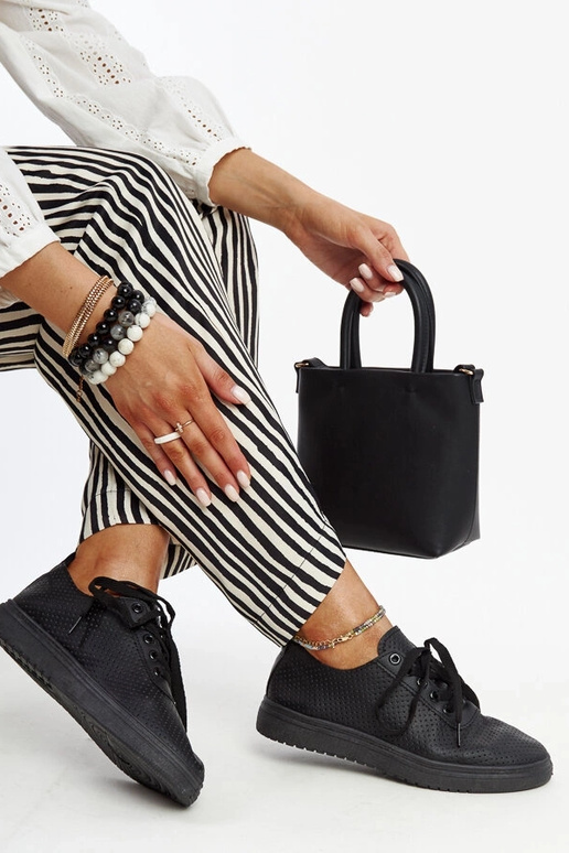 Baskets Segana noires ajourées