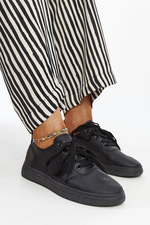 Baskets Segana noires ajourées