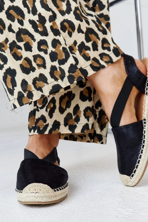 Espadrilles noires à bout ouvert de... Espadrilles noires à bout ouvert de...